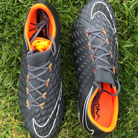 Nike Hyperveniom Phantom Flyknit ACC III Elite FG - Picture 3 of 5